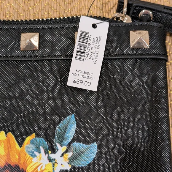 NWT White House Black Market Wristlet - Picture 3 of 7